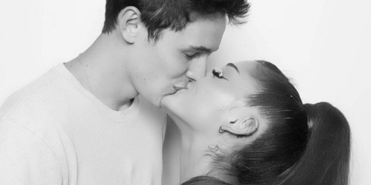 Ariana Grande Se Caso En Secreto con Dalton Gómez.