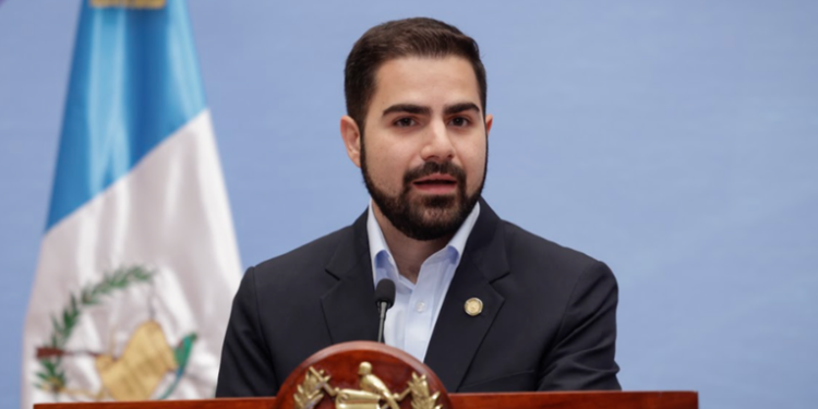 Arranca la semana presidencial: ascensos militares y reconocimiento a maestros destacados