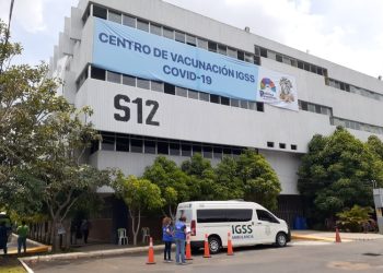 Arranca vacunación de docentes universitarios