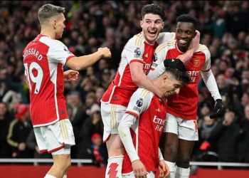 Arsenal recuperó el liderato de la Premier League