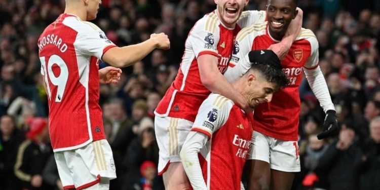Arsenal recuperó el liderato de la Premier League