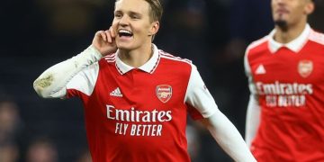 Arsenal toma el liderato