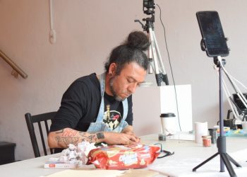 Artista guatemalteco José Molina rompe Récord Guinness al dibujar por 80 horas continuas