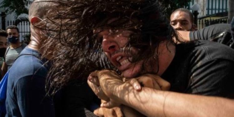 Artistas del mundo exigen detener la represión en Cuba