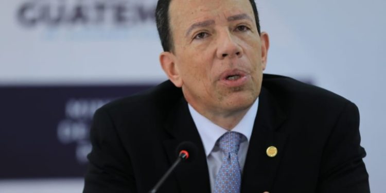 Asegura presidente del Banco de Guatemala que las protestas de octubre no afectarán metas económicas