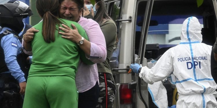 Asesinan a un hijo del expresidente hondureño Porfirio Lobo y a otros tres jóvenes al salir de una discoteca en Tegucigalpa