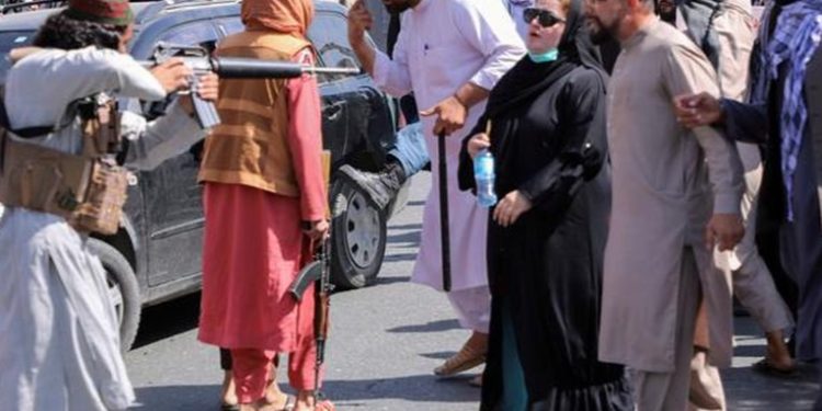 Asesinan en Afganistán a traductor en lista para ser evacuado a Europa