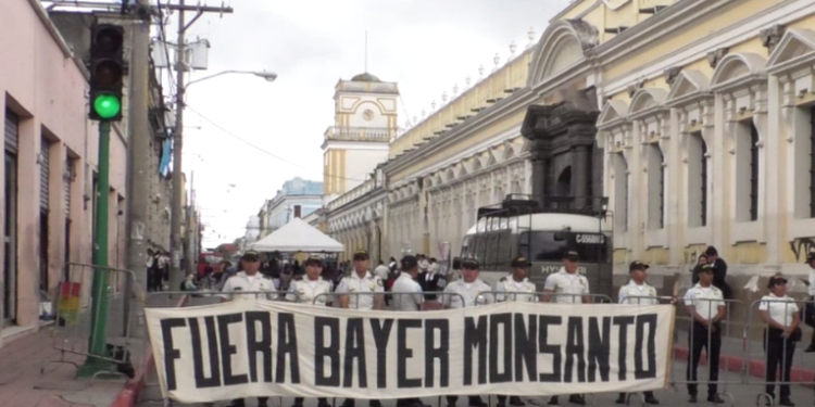 Asociaciones campesinas protestaron frente al Congreso