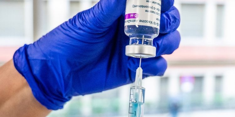 AstraZeneca retira de la venta su vacuna contra el covid a nivel mundial: ¿por qué?