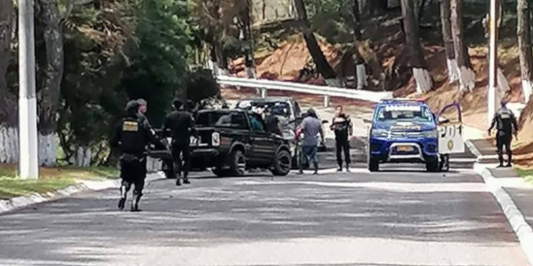 Ataque armado dirigido a esposa de diputado de la UNE deja un herido