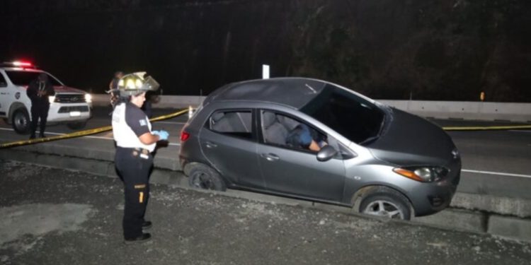 Ataque armado en carretera VAS deja un hombre muerto dentro de su vehículo