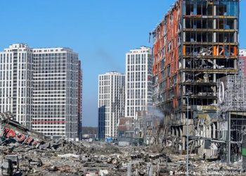 Ataque ruso contra centro comercial deja ocho muertos en Kiev