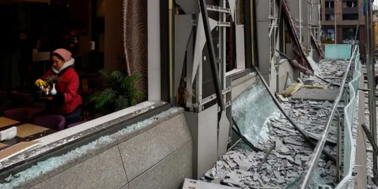 Ataque ruso daña embajadas de Portugal y Argentina en Kiev