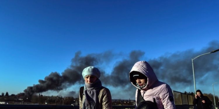 Ataques rusos alcanzan Kiev y las afueras de Leópolis