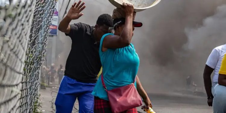 Ataques, saqueos e incendios agitan Puerto Príncipe