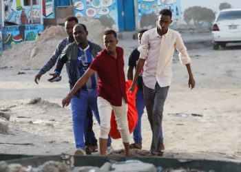 Atentado deja al menos 32 muertos en playa de Somalia