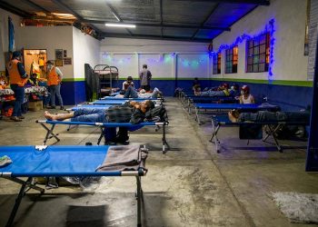 Atienden a 106 personas en albergues por época frí­a en el paí­s