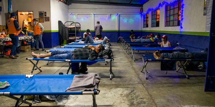 Atienden a 106 personas en albergues por época fría en el país