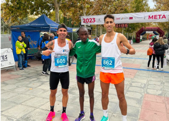 Atleta español cede premio de 500 euros a un keniano que llegó segundo en una maratón por error de un juez