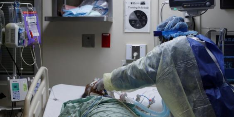 Aumentan las muertes de personas en hospitales y residencias