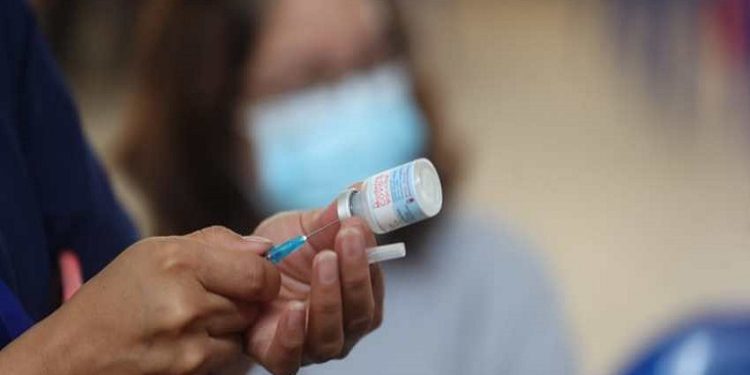 Aumenta número de vacunados con tercera dosis