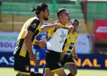 Aurora es campeón de primera división