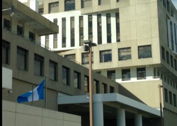 Ausencia de Ministerio Público y UNE en ratificación de denuncia contra magistrados del TSE