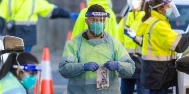 Australia aumenta restricciones por rebrote de COVID-19