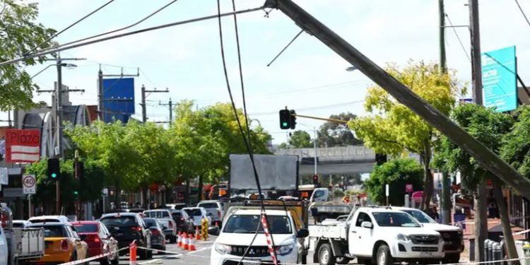 Australia: un muerto y 285.000 hogares sin luz por tormentas