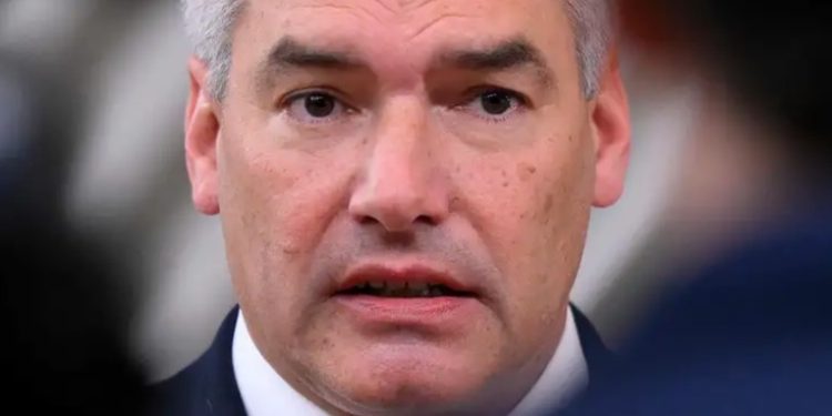 Austria inicia revisión de asilo de los refugiados sirios