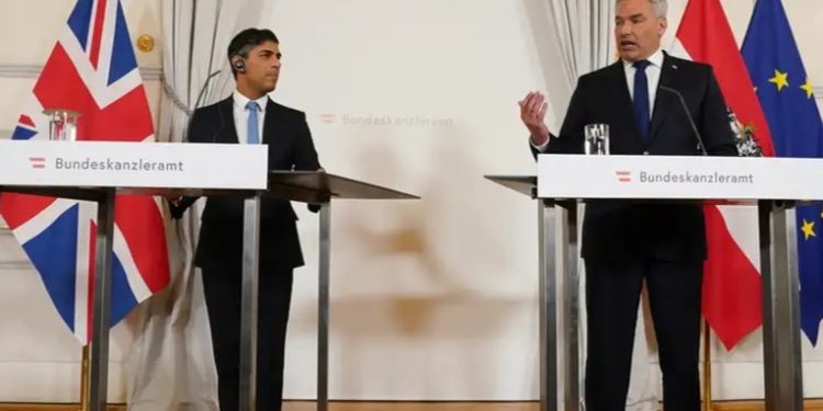 Austria propone que la UE deporte refugiados a Ruanda