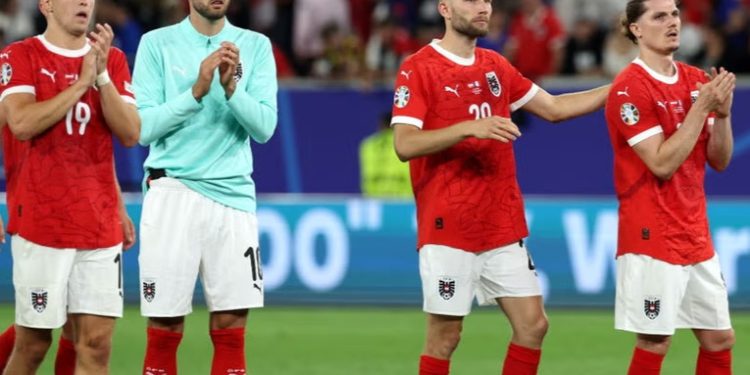Austria se aferra a la Eurocopa y envía a Polonia a la lona