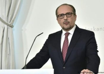 Austria se prepara para confinar a los no vacunados