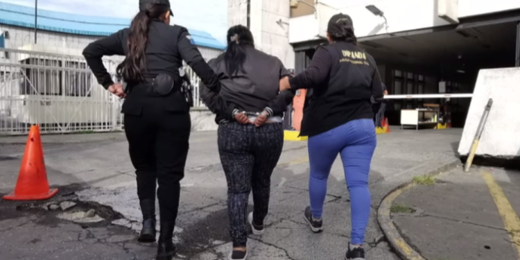 Autoridades capturan a 19 personas que cobraban extorsiones del Bono 14