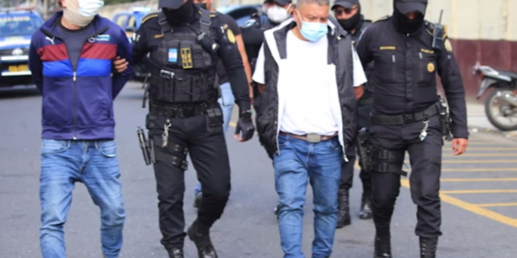 Autoridades condenan al exdirector y exalcaide de la cárcel Mariscal Zavala