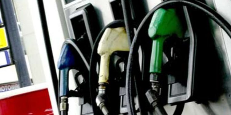 Autoridades confirman descenso de precios de combustibles a partir de este martes