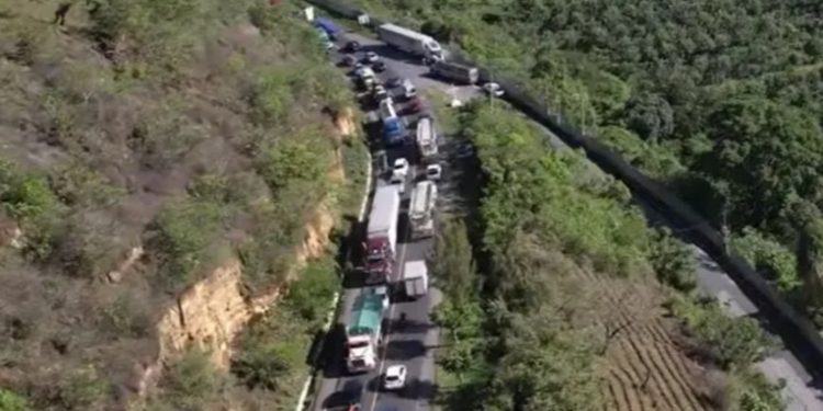 Autoridades de Antigua Publican Video del Congestionamiento en Ruta Nacional 14