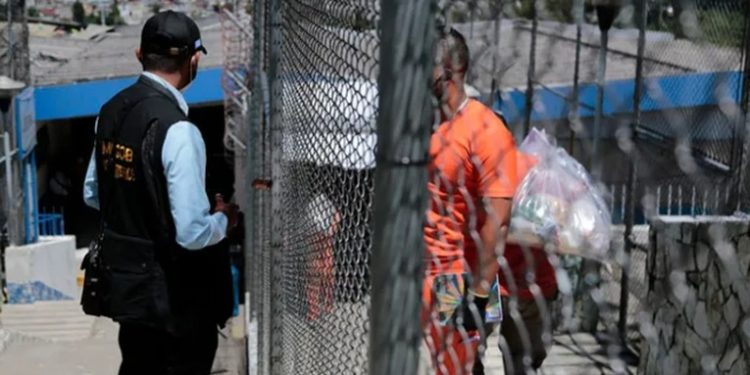 Autoridades de seguridad buscan fortalecer bloqueo de señales telefónicas en cárceles