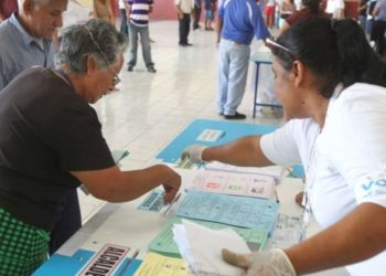 Autoridades electorales implementan medidas contra el COVID-19 para proteger a los votantes