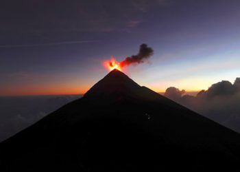 Autoridades en alerta por incremento de actividad eruptiva del volcán de Fuego