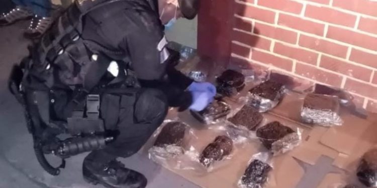 Autoridades encontraron 30 paquetes con marihuana