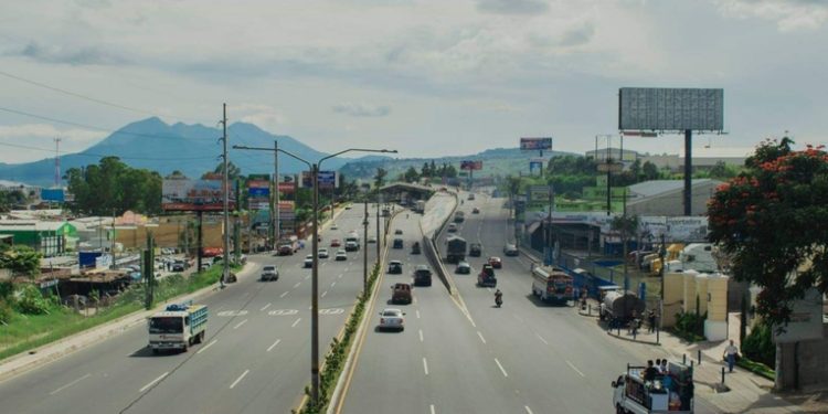 Autoridades garantizan limpieza en vías turísticas para Semana Santa