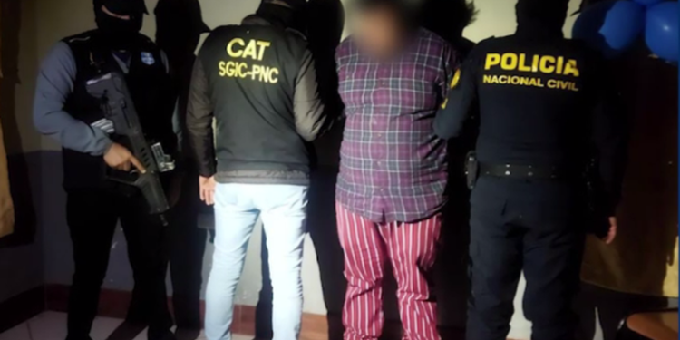 Autoridades guatemaltecas arrestan a fugitivo buscado por homicidio en Estados Unidos