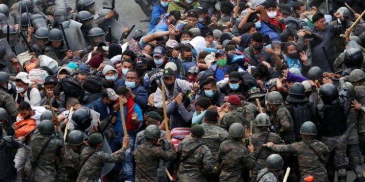 Autoridades guatemaltecas se preparan para detener caravanas de migrantes