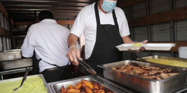 Autoridades inauguran nuevo comedor móvil