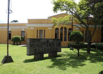Autoridades intensifican operativos para evitar cobros indebidos en centros educativos