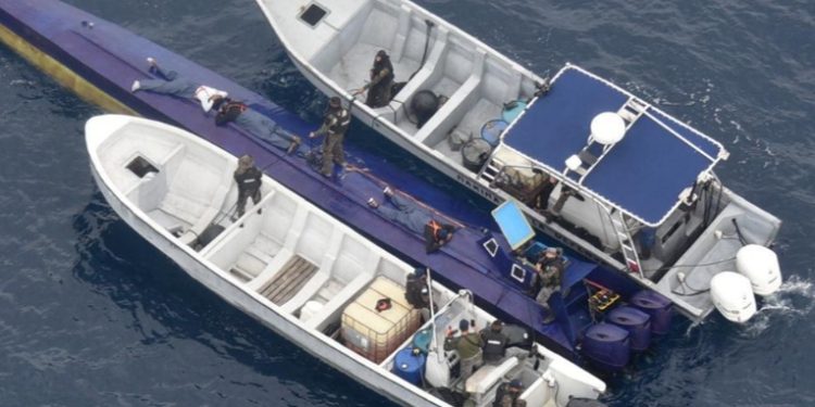 Autoridades interceptan semisumergible en el Pacífico guatemalteco