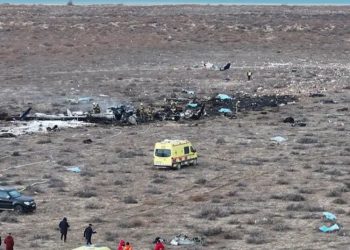Autoridades kazajas confirman 38 muertos en accidente aéreo