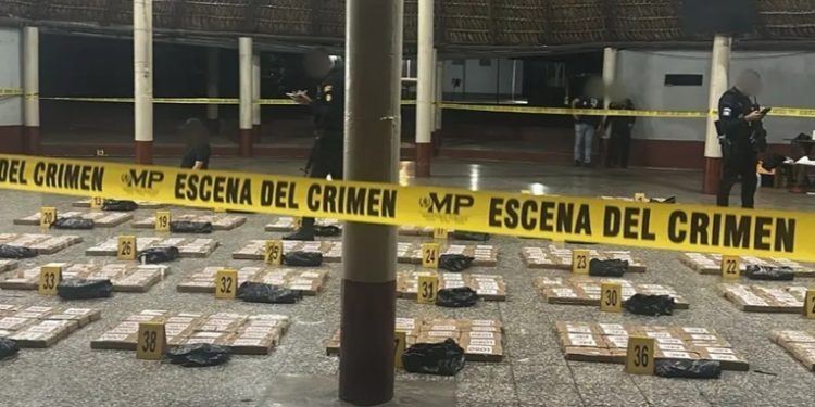 Autoridades localizan embarcación con ilícitos en operativo marítimo