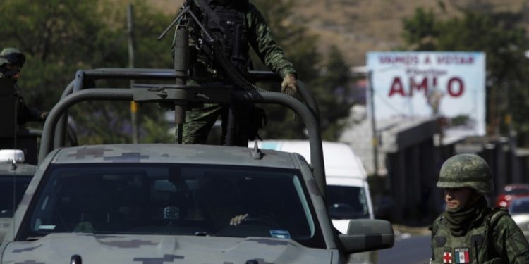 Autoridades mexicanas capturan un convoy con 164 miembros del grupo armado Pueblos Unidos en Michoacán